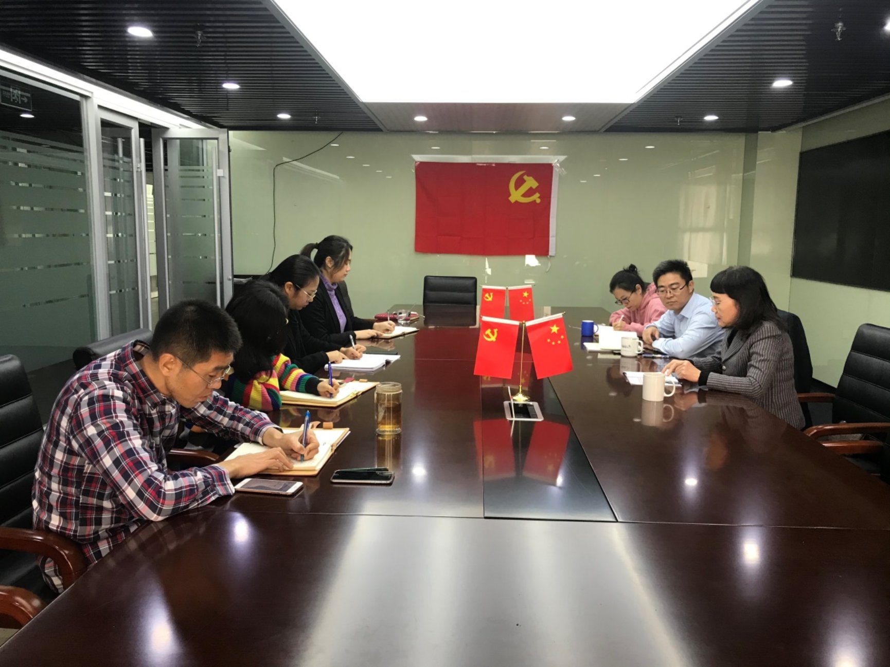 校董会）党支部积极开展“为身边群众办