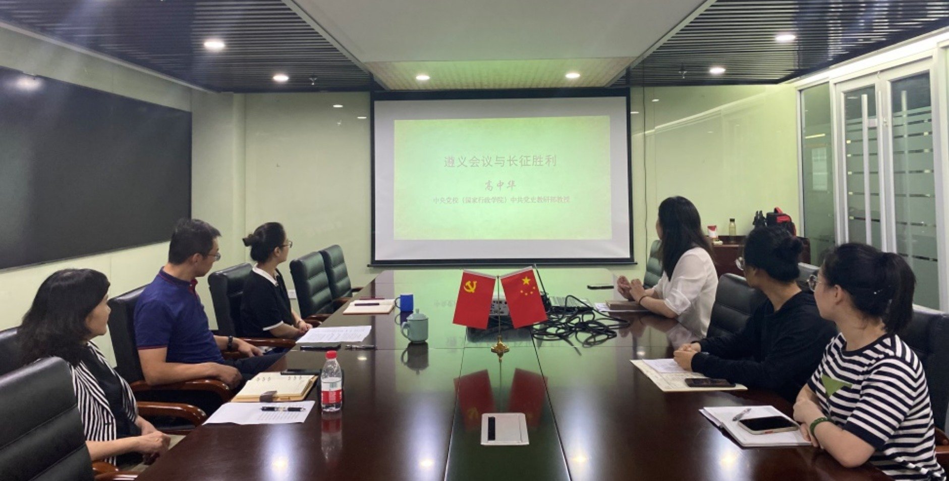 组织全体党员干部和教职工前往中国共产