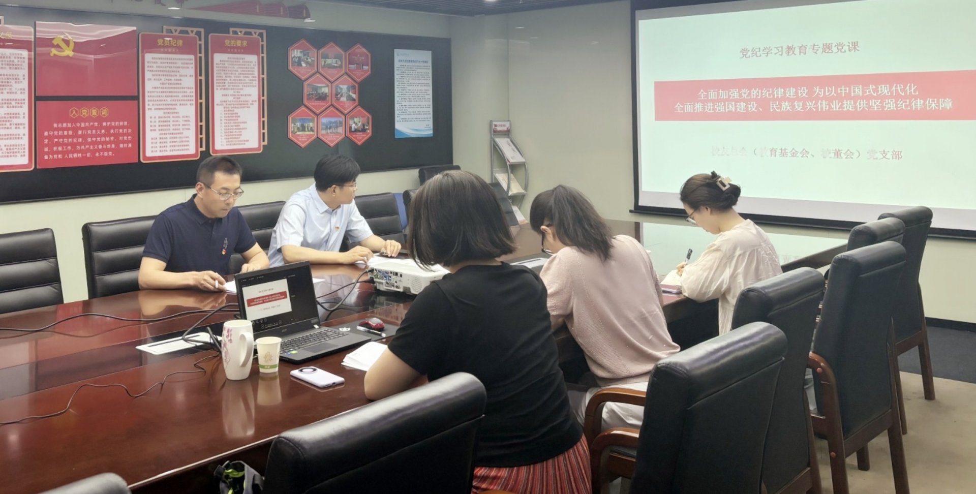 为扎实推进深入贯彻中央八项规定精神德
