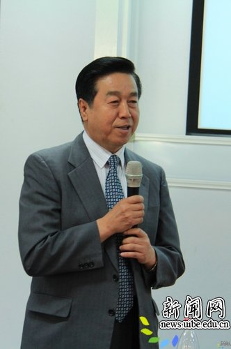 副校长胡福印出席并发表总结讲话