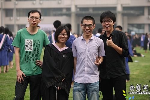 [图片] 毕业季：大鹏展翅 离别也豪情