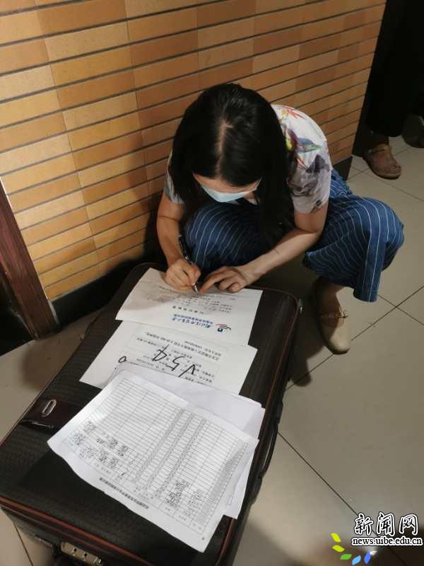 全校各相关单位齐发力共同完成不返校毕