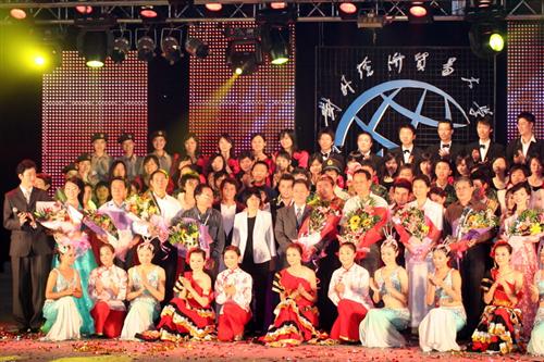 有300荧幕上不断地放映视听中心已是