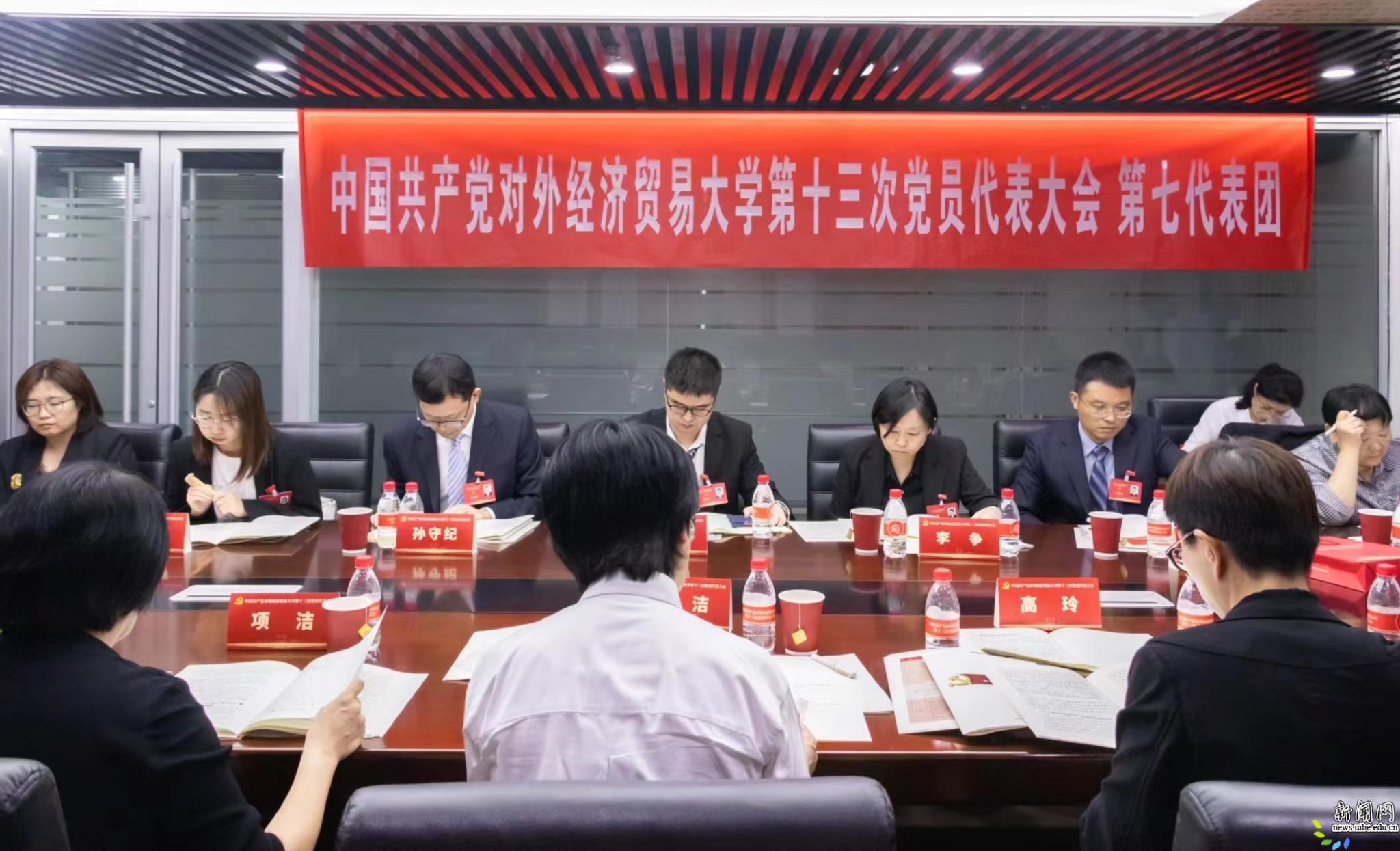 赵忠秀与代表们一道