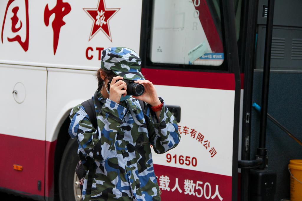 2020级贸大学子背起行囊