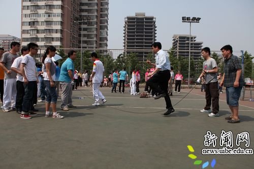 校直机关一35名教职工积极参与运动会
