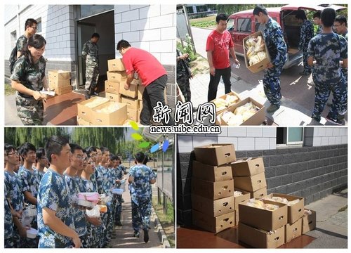 带队教师有序组织发放
