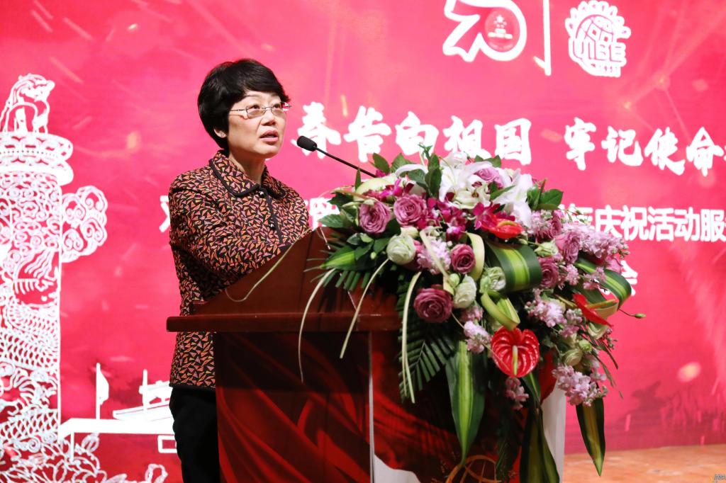 校友代表参加大会
