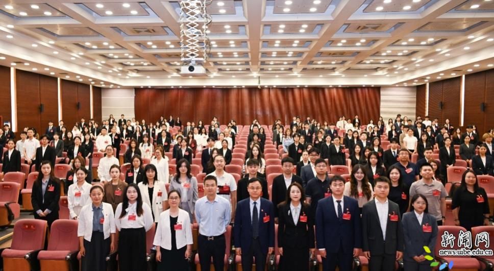 image2.jpeg 第十三次研究生代表大会