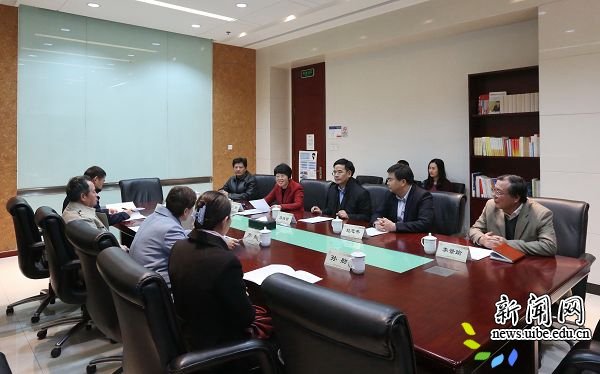 校德赢注册登陆官方网站副书记文君
