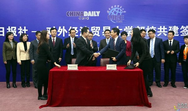 副校长张新民主持活动
