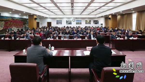 蒋庆哲书记主持会议并讲话