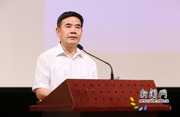 校长王稼琼