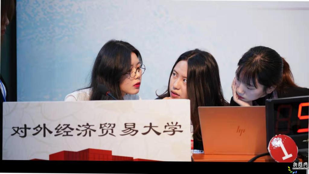 徐喆和摄影记者董思佳