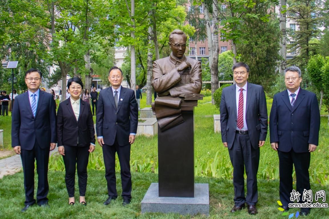 德赢注册登陆手机版登录在书香广场举行