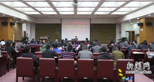 市委统战部党外知识分子工作处处长张猛