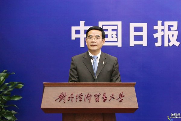 校长王稼琼出席签约仪式