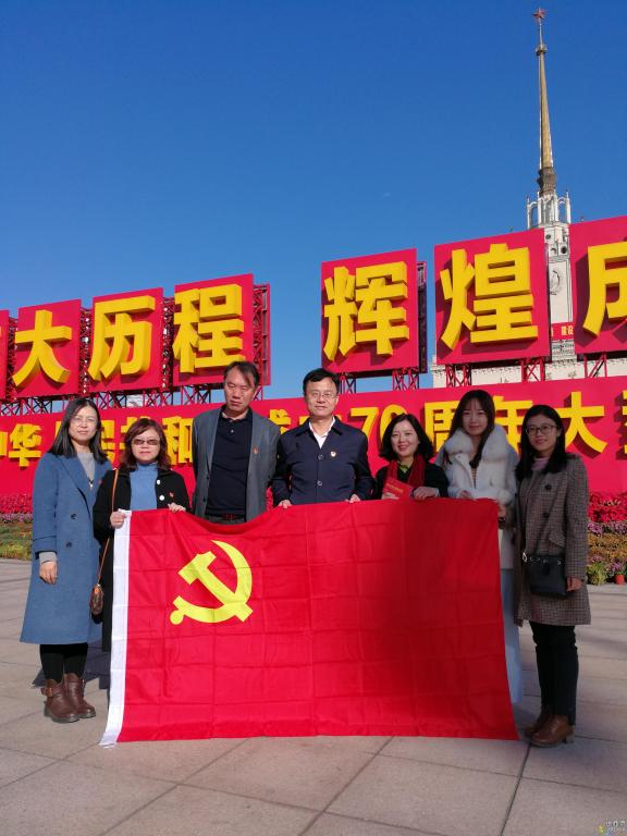 展览以开辟和发展中国特色社会主义道路