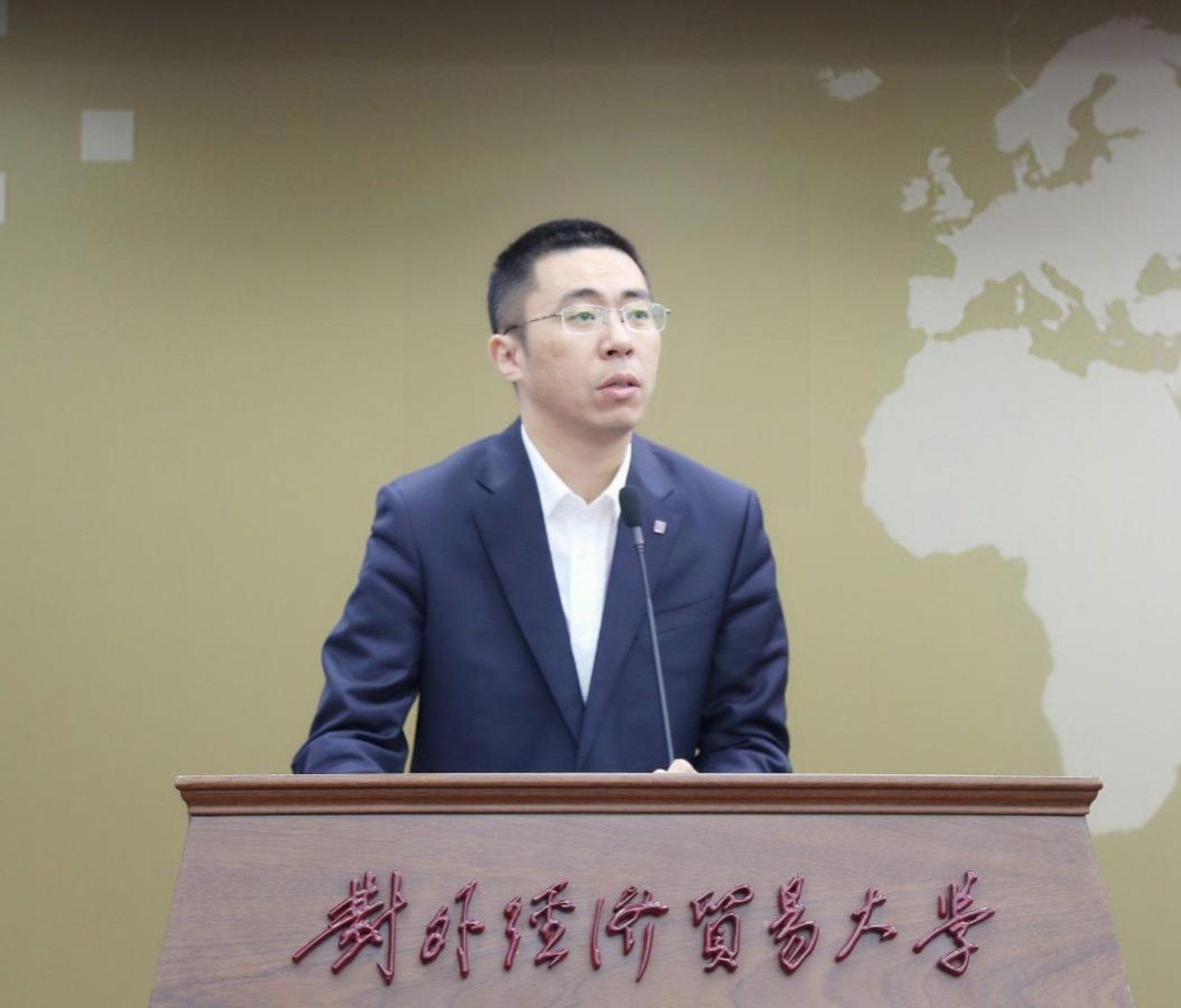 组织部部长李洁出席大会