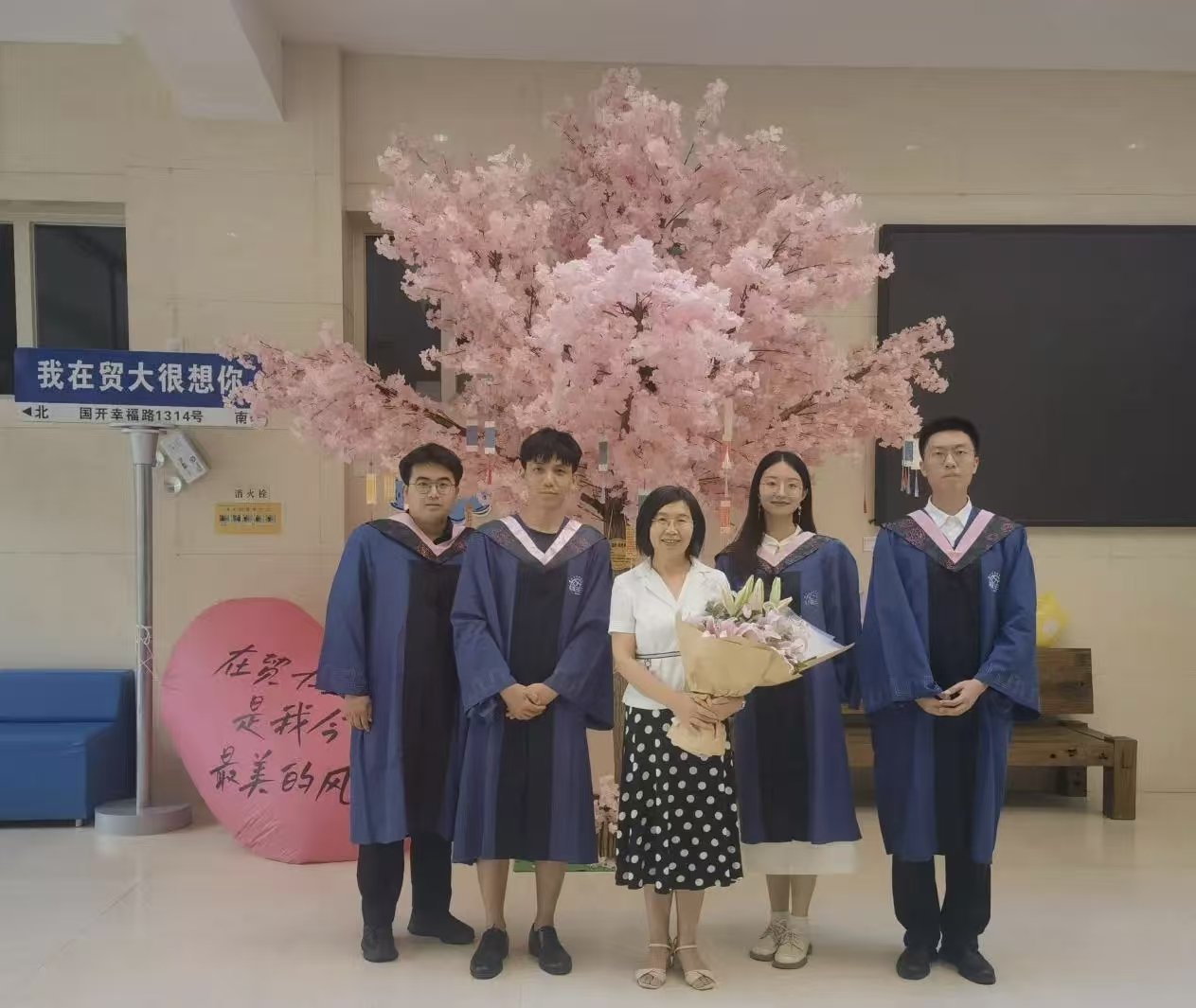 毅然奔赴西北边疆