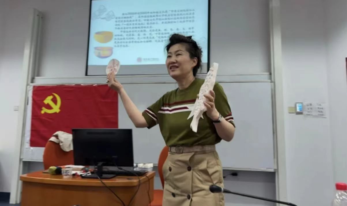 以泥为媒